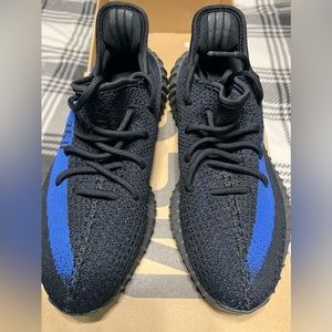 Yeezy Adidas Boost 350 V2 men’s (9.5 Women) worn by woman Original box no smell